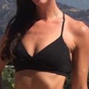 Black sports bra